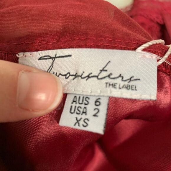 Two sisters the label burgundy dress - Picture 3 of 6